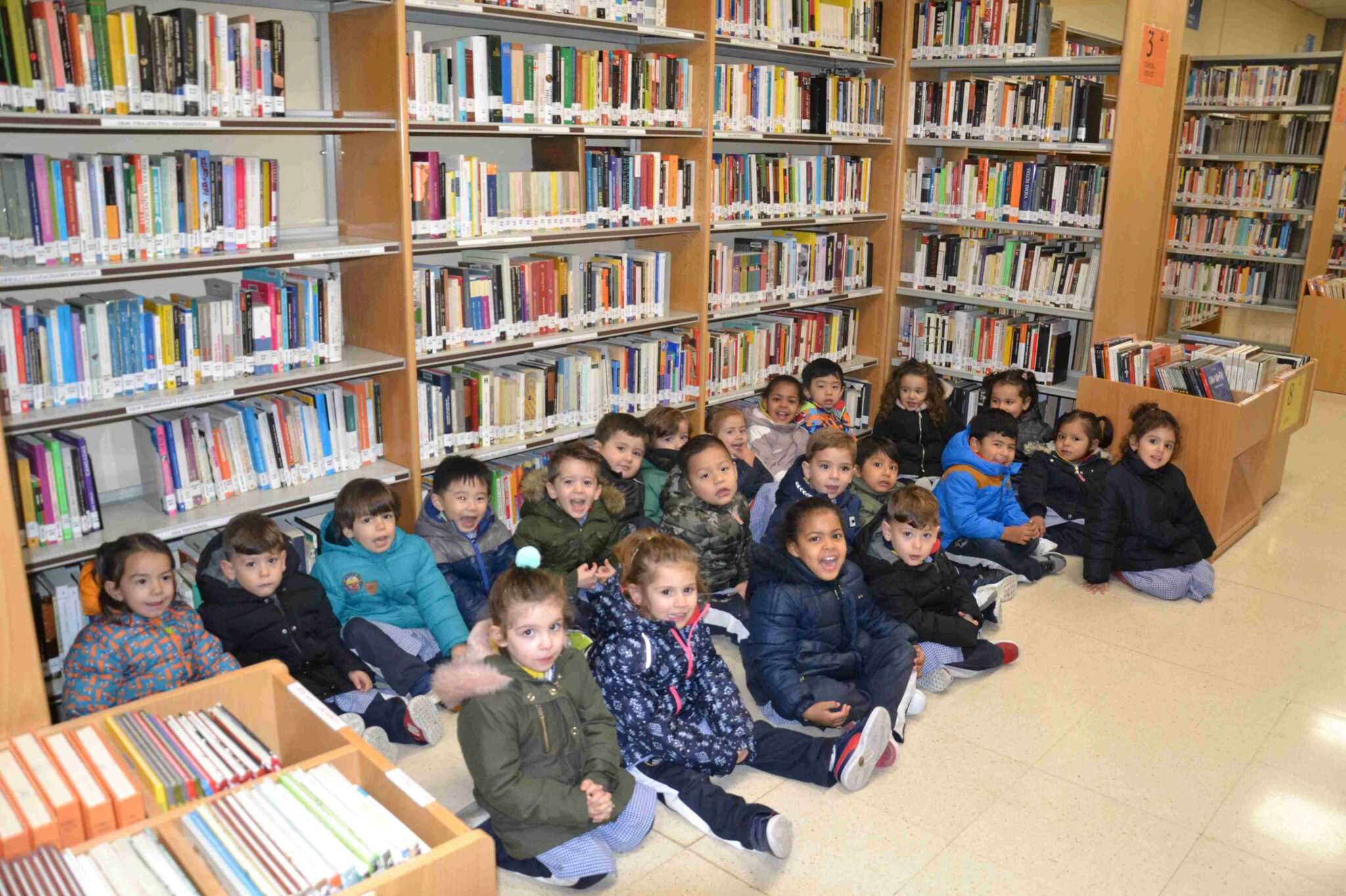 Los alumnos de 3 años visitamos la Biblioteca - Colegio San Eulogio